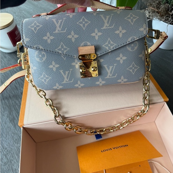 Louis Vuitton Métis East West - Picture 4 of 10